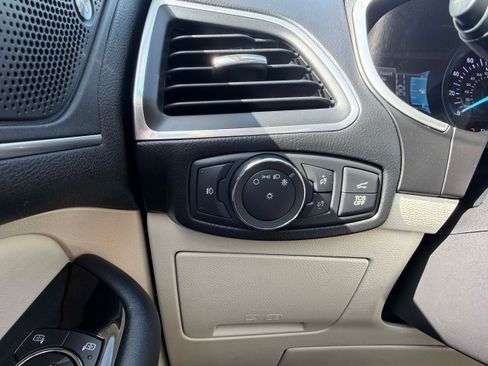 Used 2019 Ford Edge Titanium w/ Cold Weather Package AWD/4WD image 19