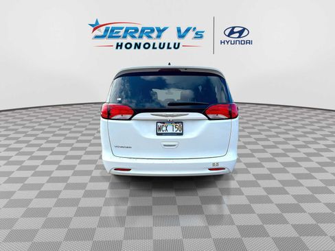 Used 2021 Chrysler Voyager Lxi image 7