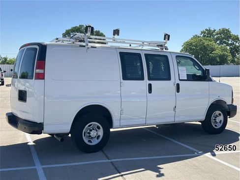 Used 2016 Chevrolet Express 2500 image 2