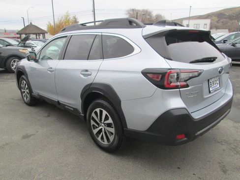 Used 2024 Subaru Outback Premium image 4