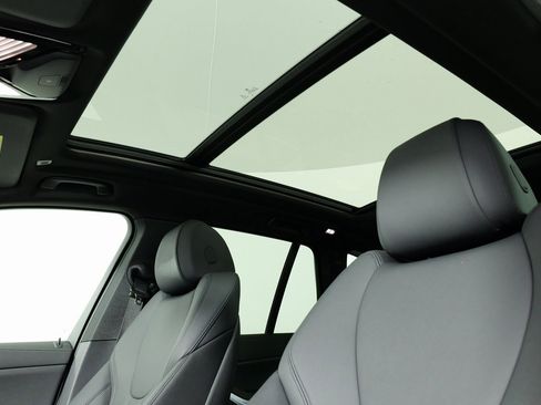 Used 2022 BMW X5 xDrive40i w/ Parking Assistance Package image 30