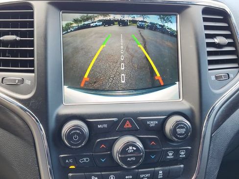 Used 2018 Jeep Grand Cherokee Altitude AWD/4WD image 19
