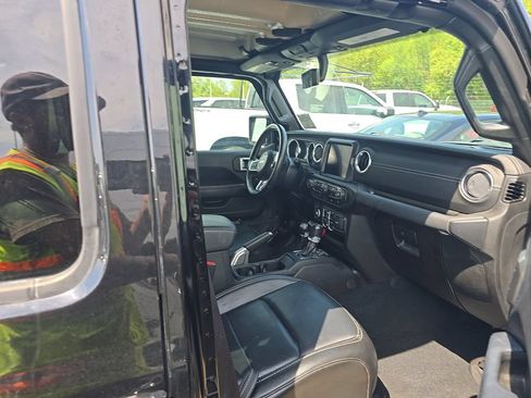 Used 2022 Jeep Wrangler Unlimited Sahara w/ Cold Weather Group AWD/4WD image 5