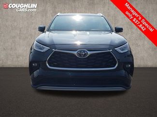 Used 2022 Toyota Highlander Platinum video 2