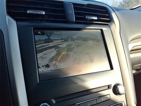 Used 2016 Ford Fusion SE w/ Equipment Group 202A image 20