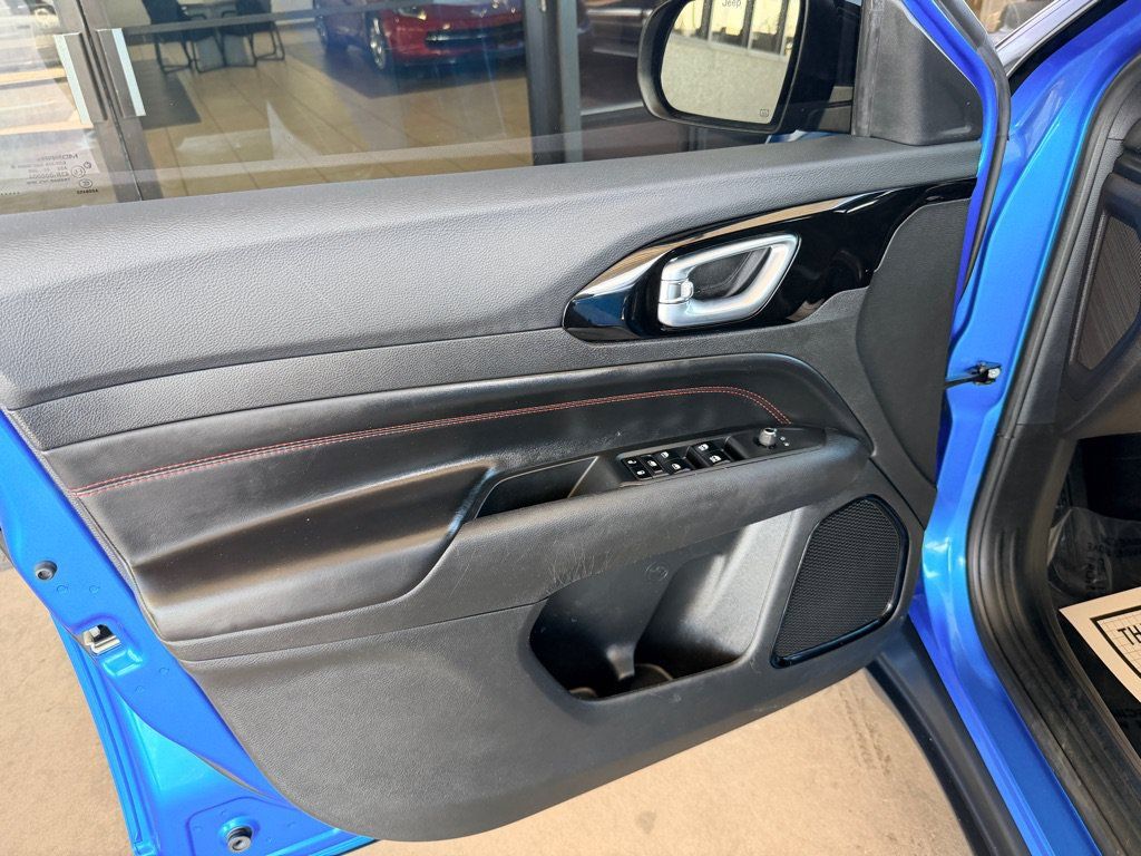 Used 2023 Jeep Compass Trailhawk AWD/4WD image 12