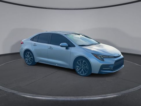 Used 2021 Toyota Corolla SE FWD image 2