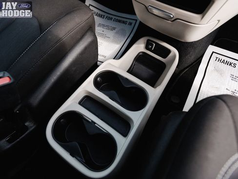 Used 2023 Chrysler Voyager LX image 24