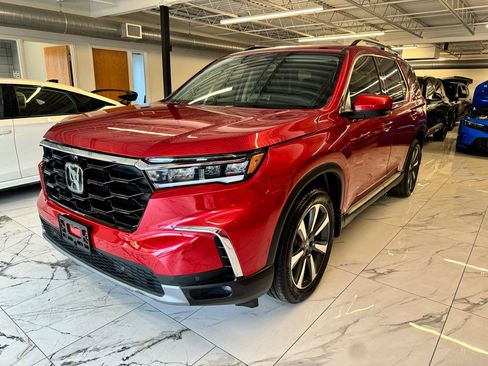 Used 2025 Honda Pilot Elite image 3