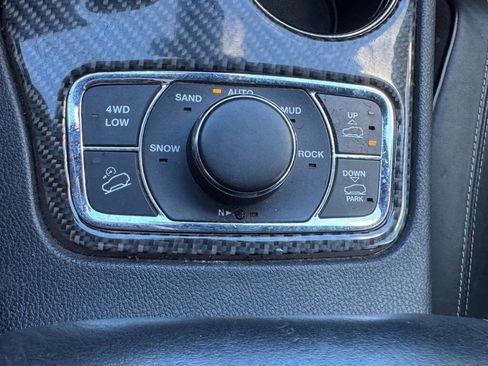 Used 2014 Jeep Grand Cherokee Overland image 16