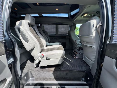 Used 2018 Chevrolet Express 2500 w/ Enhanced Convenience Package RWD image 19