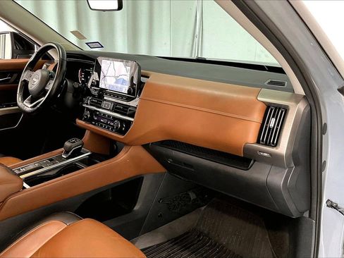 Used 2023 Nissan Pathfinder Platinum w/ Cargo Package image 28