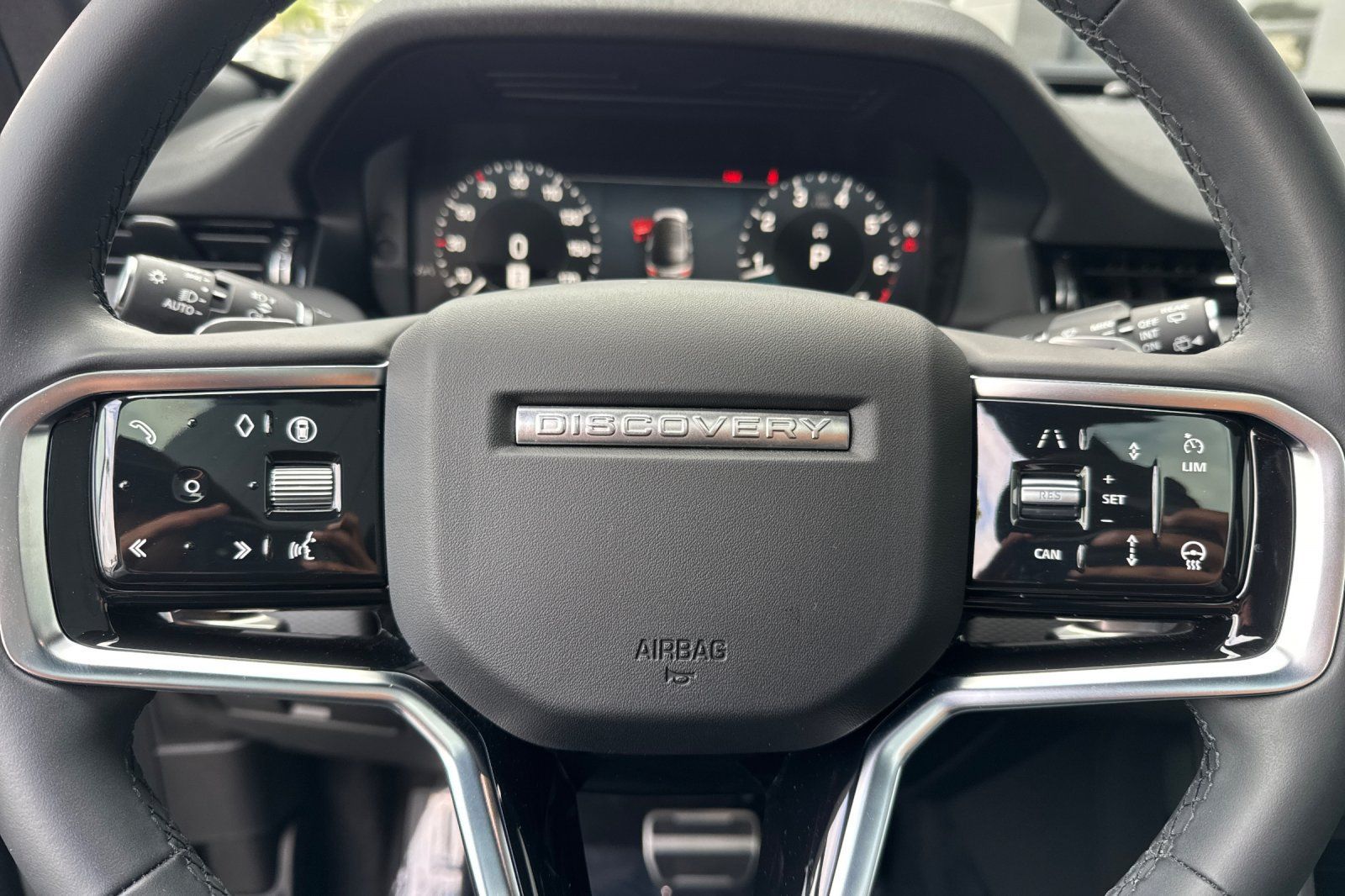 Used 2025 Land Rover Discovery Sport Dynamic SE AWD/4WD image 27