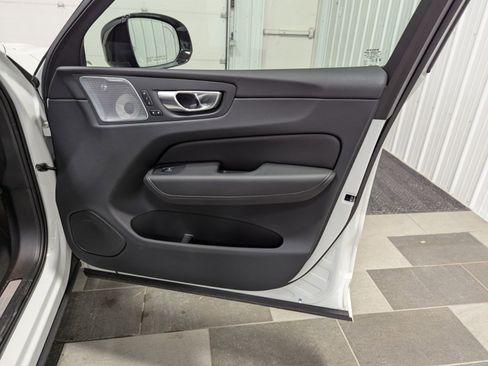 Used 2023 Volvo XC60 T8 Ultimate w/ Climate Package image 29