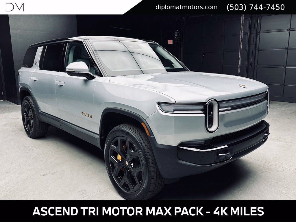 Used 2025 Rivian R1S Premium Dual AWD/4WD image 8