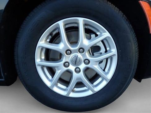 Used 2023 Chrysler Pacifica Touring-L FWD image 7