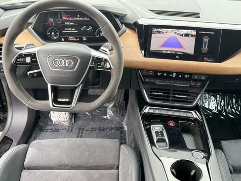 Used 2023 Audi e-tron GT Premium Plus image 28