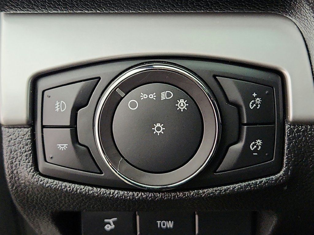 Used 2017 Ford Explorer XLT w/ Equipment Group 202A AWD/4WD image 22