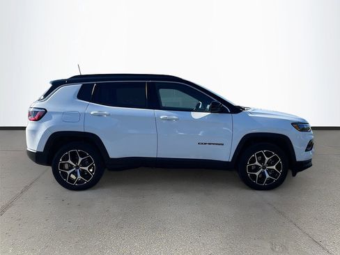 Certified 2025 Jeep Compass Limited image 8