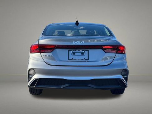 Used 2023 Kia Forte LXS w/ LXS Technology Package FWD image 4