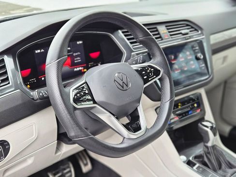 Used 2022 Volkswagen Tiguan SE R-Line image 19
