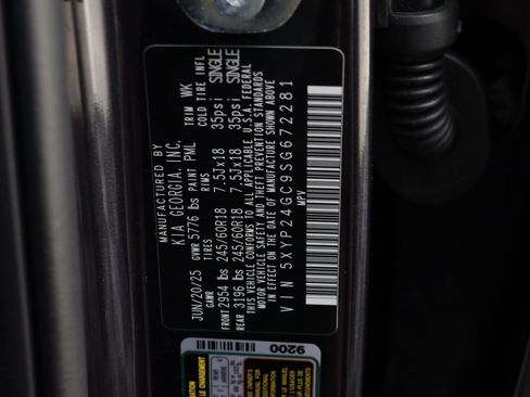 Used 2025 Kia Telluride LX image 24