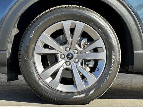 Certified 2022 Ford Explorer XLT w/ Equipment Group 202A image 27