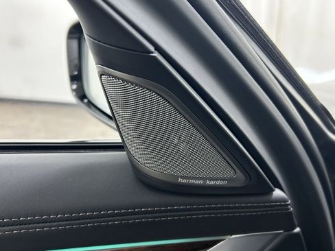 Used 2022 BMW 750i xDrive w/ Executive Package image 26