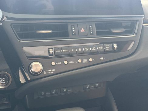 Certified 2025 Lexus ES 350 w/ Premium Package image 26