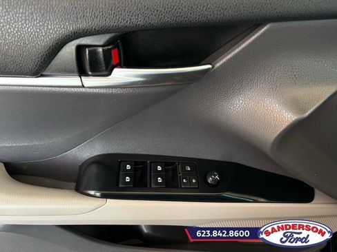 Used 2020 Toyota Camry SE w/ Sunroof Package FWD image 10