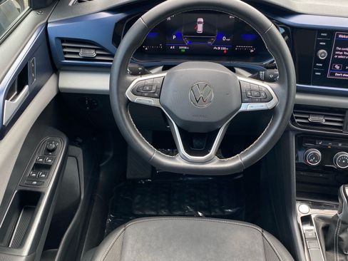 Certified 2023 Volkswagen Taos SE w/ Panoramic Sunroof Package FWD image 5