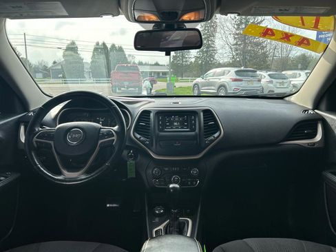 Used 2017 Jeep Cherokee Latitude w/ Cold Weather Group image 19