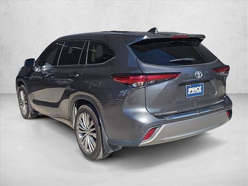 Used 2023 Toyota Highlander Platinum image 3