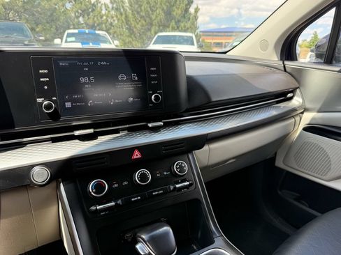 Used 2023 Kia Carnival LX FWD image 30