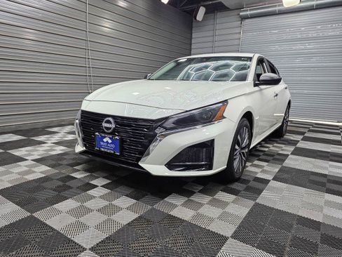 Used 2025 Nissan Altima 2.5 SV AWD/4WD image 40
