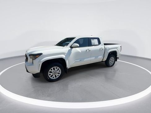 Used 2025 Toyota Tacoma SR5 AWD/4WD image 4