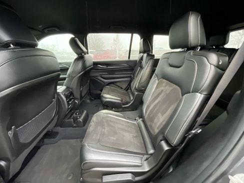 Used 2023 Jeep Grand Cherokee L Laredo image 21