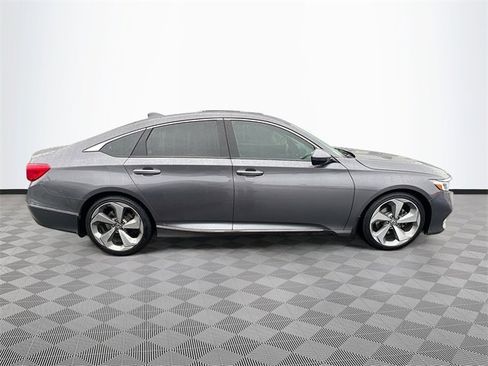Used 2018 Honda Accord Touring image 8