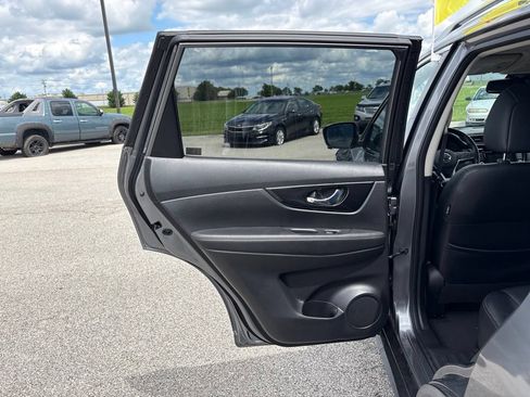 Used 2018 Nissan Rogue SL FWD image 21