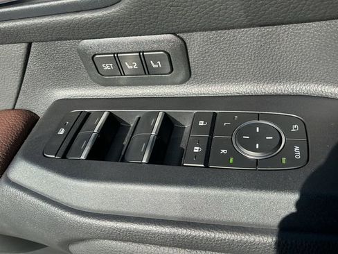 Certified 2025 Toyota Land Cruiser image 31