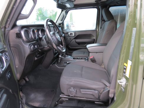 Used 2023 Jeep Gladiator Sport AWD/4WD image 13