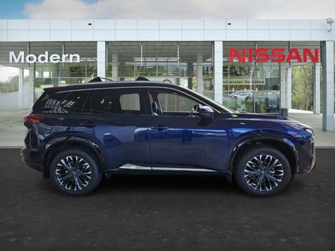 New 2026 Nissan Rogue Platinum image 3