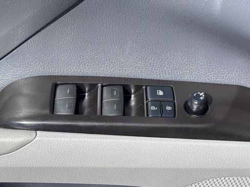 Used 2021 Toyota Camry SE w/ Convenience Package FWD image 21