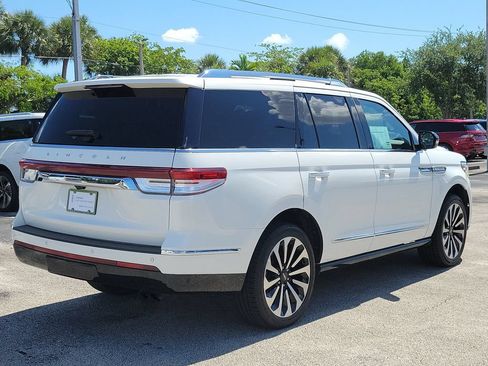 Certified 2024 Lincoln Navigator Reserve AWD/4WD image 3