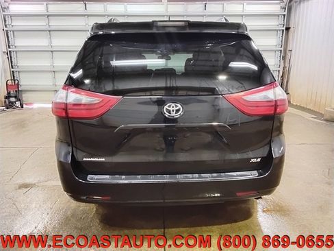 Used 2020 Toyota Sienna XLE FWD image 8