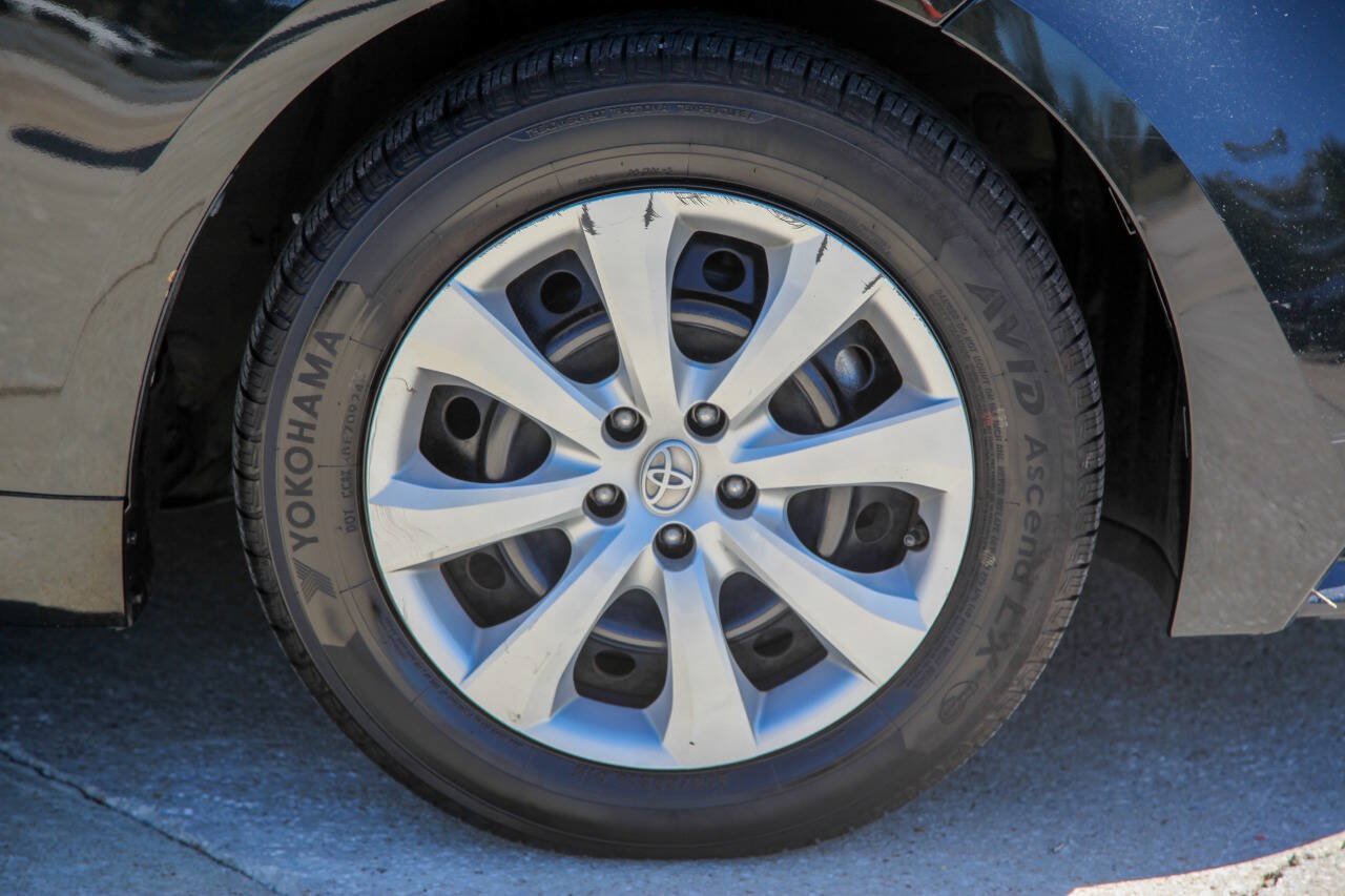 Used 2021 Toyota Corolla LE FWD image 21