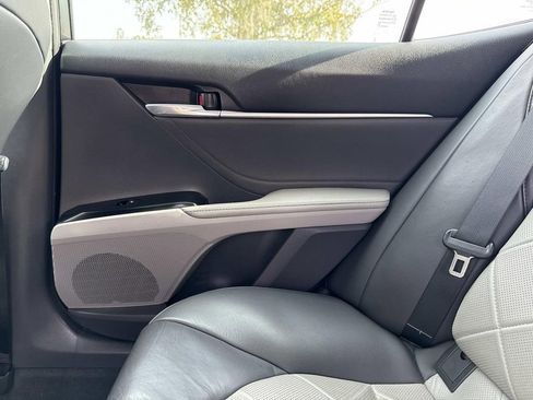 Used 2018 Toyota Camry image 17