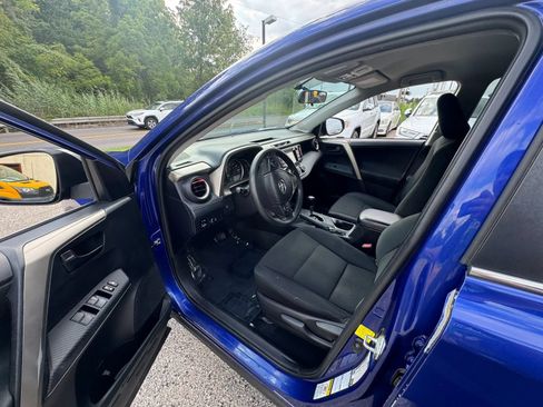 Used 2014 Toyota RAV4 LE AWD/4WD image 9
