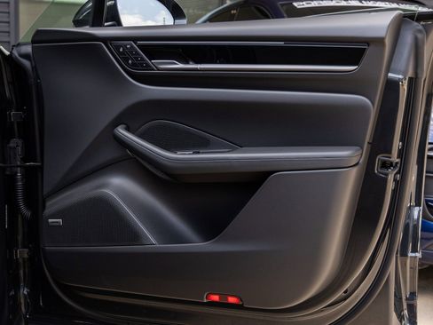 New 2026 Porsche Macan 4 Electric AWD/4WD image 41