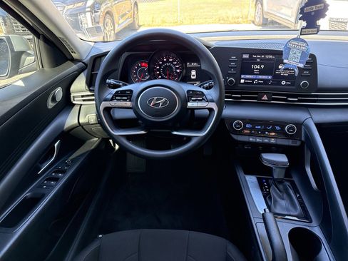 Certified 2022 Hyundai Elantra SEL w/ Preferred Accessory Package image 14